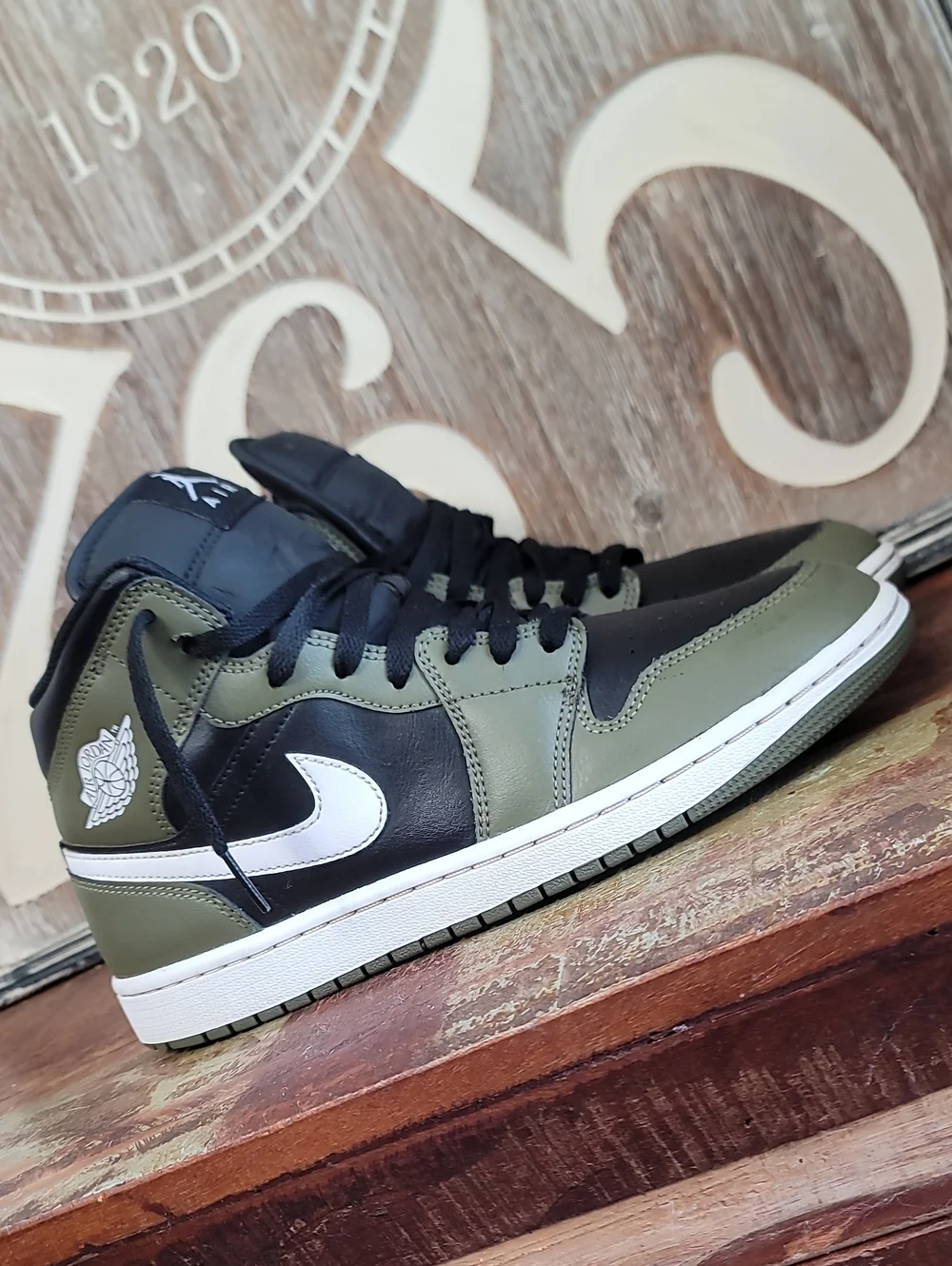 Nike Air Jordan 1 Mid 